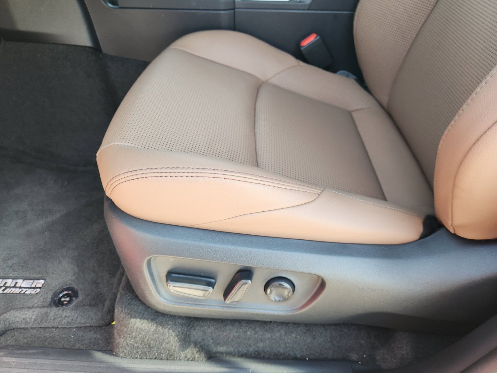 New 2026 Toyota 4Runner Limited AWD/4WD image 23