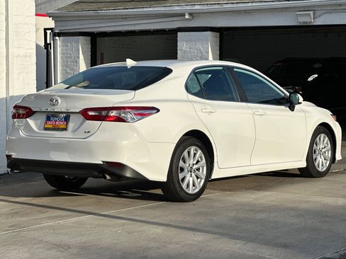 Used 2019 Toyota Camry LE image 4