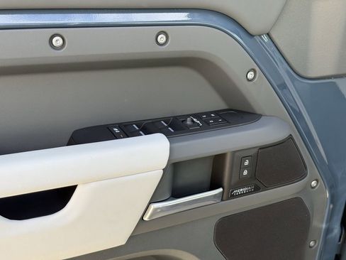 Used 2025 Land Rover Defender 110 X-Dynamic SE image 20