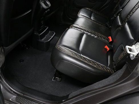 Used 2021 Jeep Wrangler Unlimited Sahara image 27