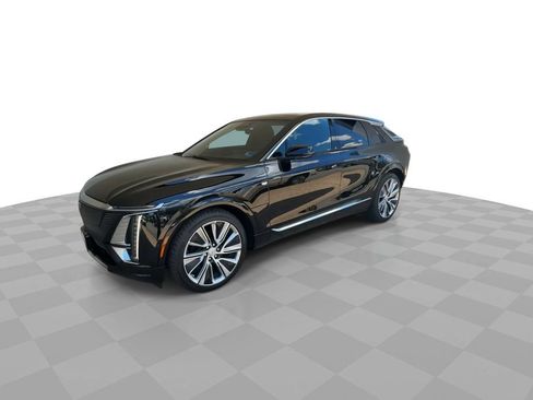 Used 2025 Cadillac Lyriq Luxury w/ LPO, Floor Liner Package AWD/4WD image 4