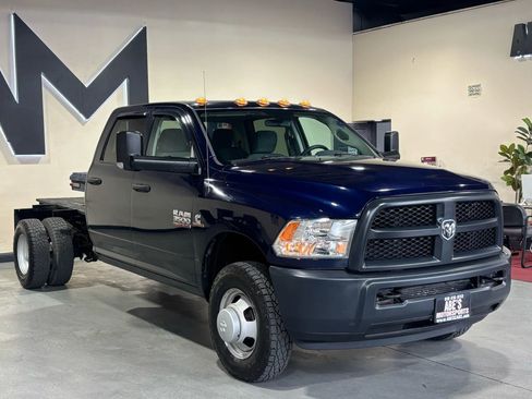 Used 2016 RAM 3500 Tradesman RWD image 3