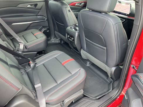 Used 2026 Chevrolet Traverse RS FWD image 30