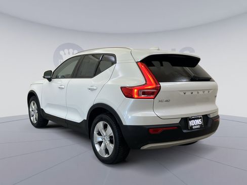 Used 2021 Volvo XC40 T5 Momentum w/ Premium Package image 4