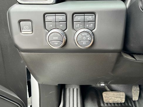 Certified 2022 GMC Sierra 1500 AT4 w/ AT4 Preferred Package image 18