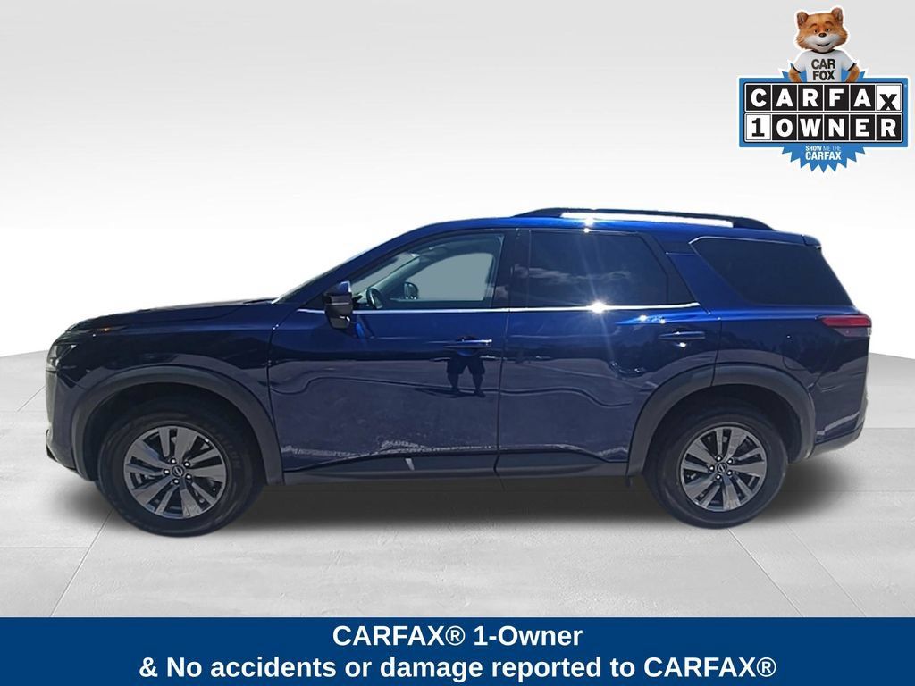Used 2024 Nissan Pathfinder SV FWD image 2