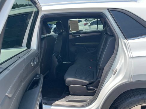 Certified 2024 Volkswagen Atlas Cross Sport SE FWD image 27