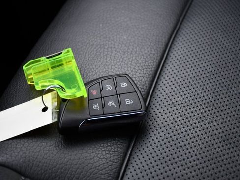 Used 2021 GMC Yukon Denali w/ Denali Premium Package image 18