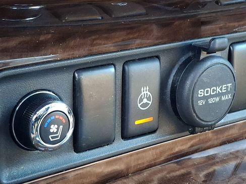 Used 2017 Nissan Armada Platinum image 28