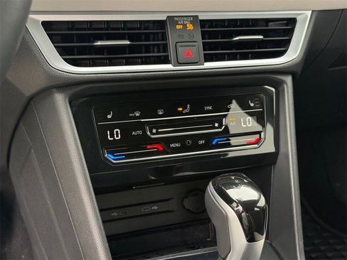 New 2025 Volkswagen Taos SE image 20