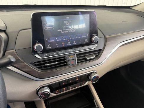 Used 2024 Nissan Altima 2.5 SV FWD image 4