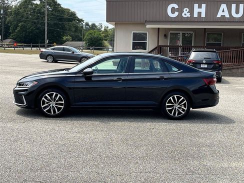 Used 2025 Volkswagen Jetta SE FWD image 11