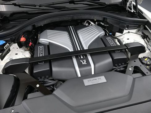 Certified 2022 Rolls-Royce Cullinan w/ Dark Exterior Package AWD/4WD image 36
