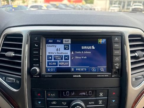 Used 2012 Jeep Grand Cherokee Limited w/ Trailer Tow Group AWD/4WD image 10