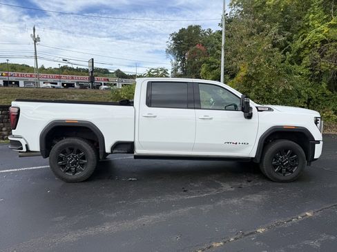 Used 2024 GMC Sierra 3500 AT4 w/ AT4 Premium Plus Package image 9