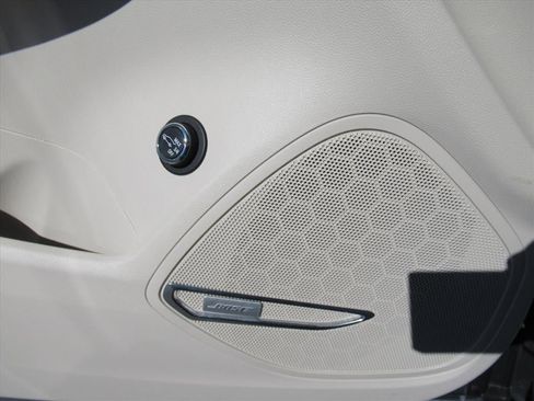 Used 2022 Buick Envision Avenir w/ Technology Package II FWD image 21