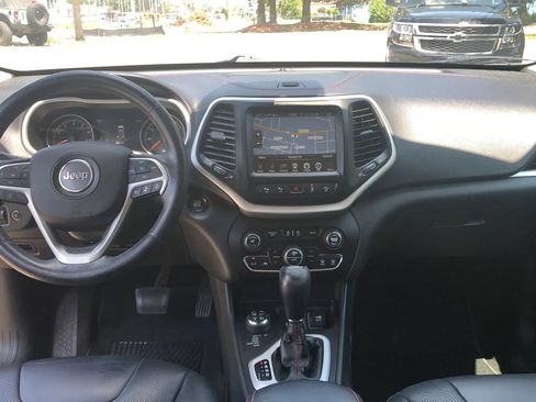 Used 2015 Jeep Cherokee Trailhawk w/ Comfort/Convenience Group AWD/4WD image 22