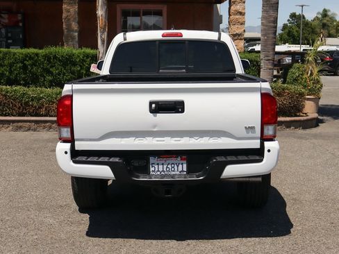 Used 2016 Toyota Tacoma TRD Sport image 7