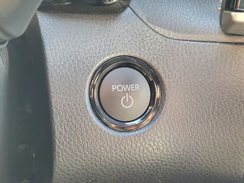 Used 2025 Toyota Camry SE image 18