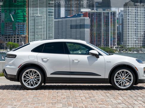 Used 2024 Porsche Macan 4 Electric AWD/4WD image 11