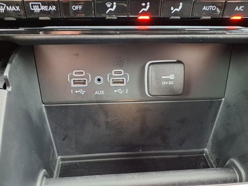 Used 2025 Jeep Grand Cherokee Laredo X RWD image 21