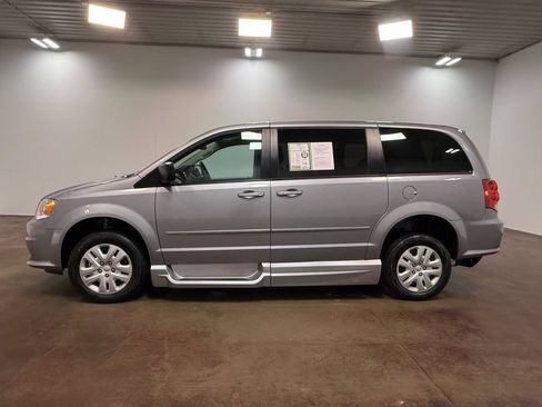 Used 2016 Dodge Grand Caravan SE w/ Quick Order Package 29E SE FWD image 6