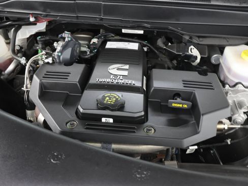 Used 2024 RAM 2500 Laramie AWD/4WD image 17