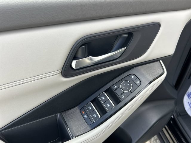Certified 2025 Nissan Rogue SL AWD/4WD image 16
