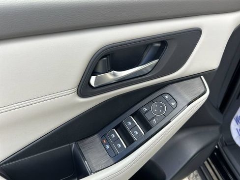 Certified 2025 Nissan Rogue SL AWD/4WD image 16
