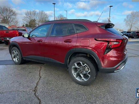 Used 2024 Chevrolet Trax LT w/ LPO, Blackout Package image 7