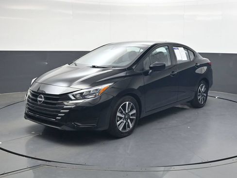 Used 2025 Nissan Versa SV FWD image 8