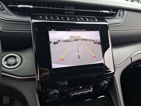 Certified 2023 Jeep Grand Cherokee Laredo AWD/4WD image 18