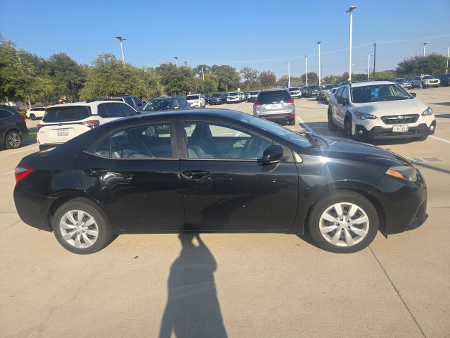 Used 2016 Toyota Corolla LE FWD image 2