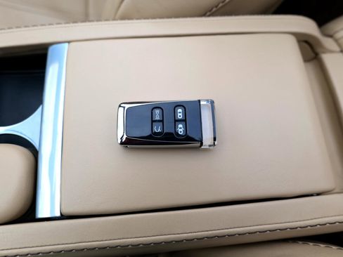 Used 2015 Aston Martin V8 Vantage S image 28