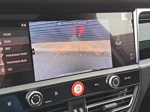 Certified 2026 Porsche Macan AWD/4WD image 30