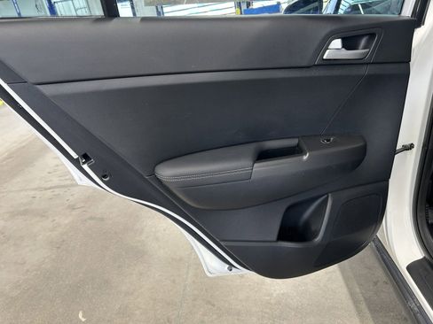 Used 2020 Kia Sportage LX image 13