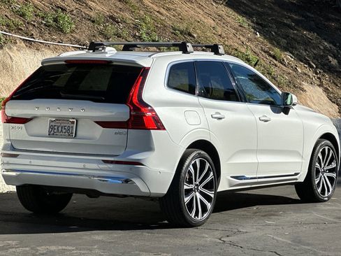 Certified 2023 Volvo XC60 B5 Ultimate w/ Climate Package image 4