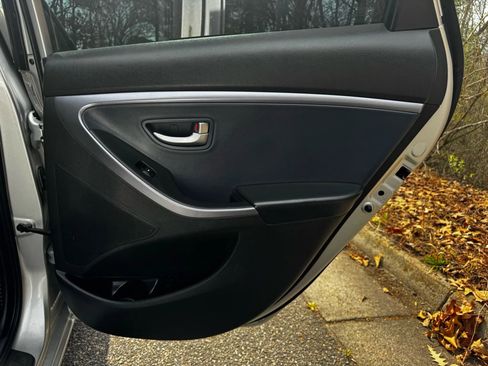 Used 2013 Hyundai Elantra GT w/ Style Pkg image 14