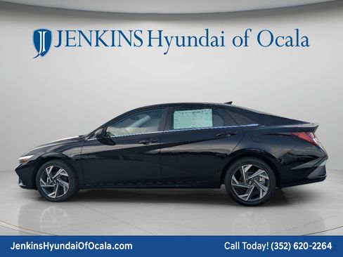New 2026 Hyundai Elantra Limited FWD image 7
