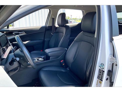 Used 2025 Kia Sportage EX FWD image 22