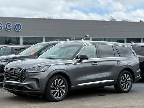 Used 2025 Lincoln Aviator AWD image 34