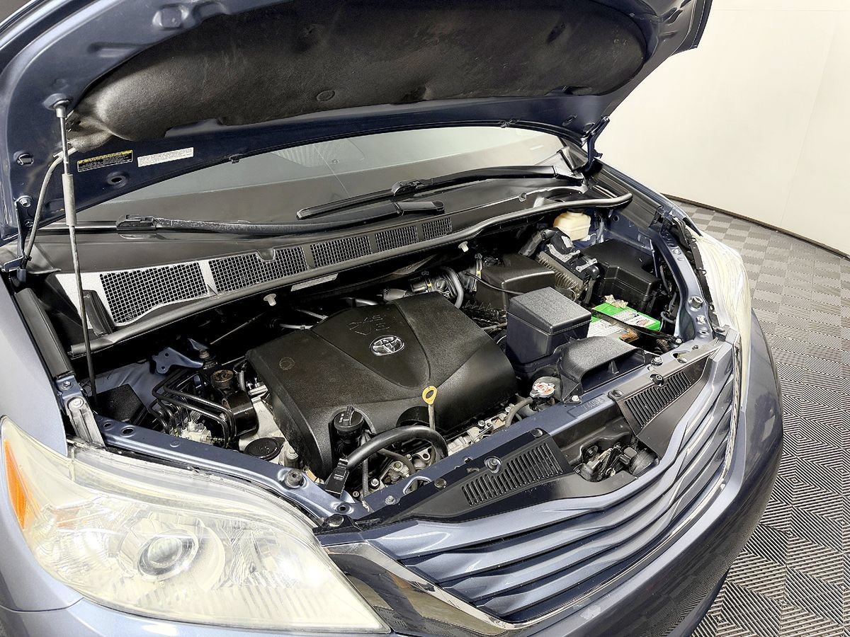 Used 2017 Toyota Sienna LE AWD/4WD image 19