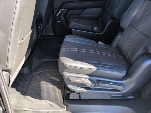 New 2025 Chevrolet Suburban High Country image 24