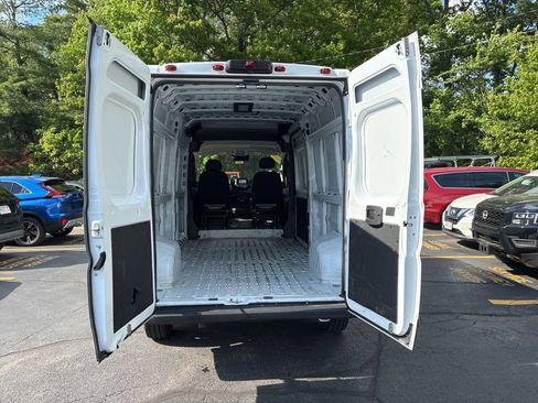 Used 2025 RAM ProMaster 2500 w/ Convenience Group FWD image 18