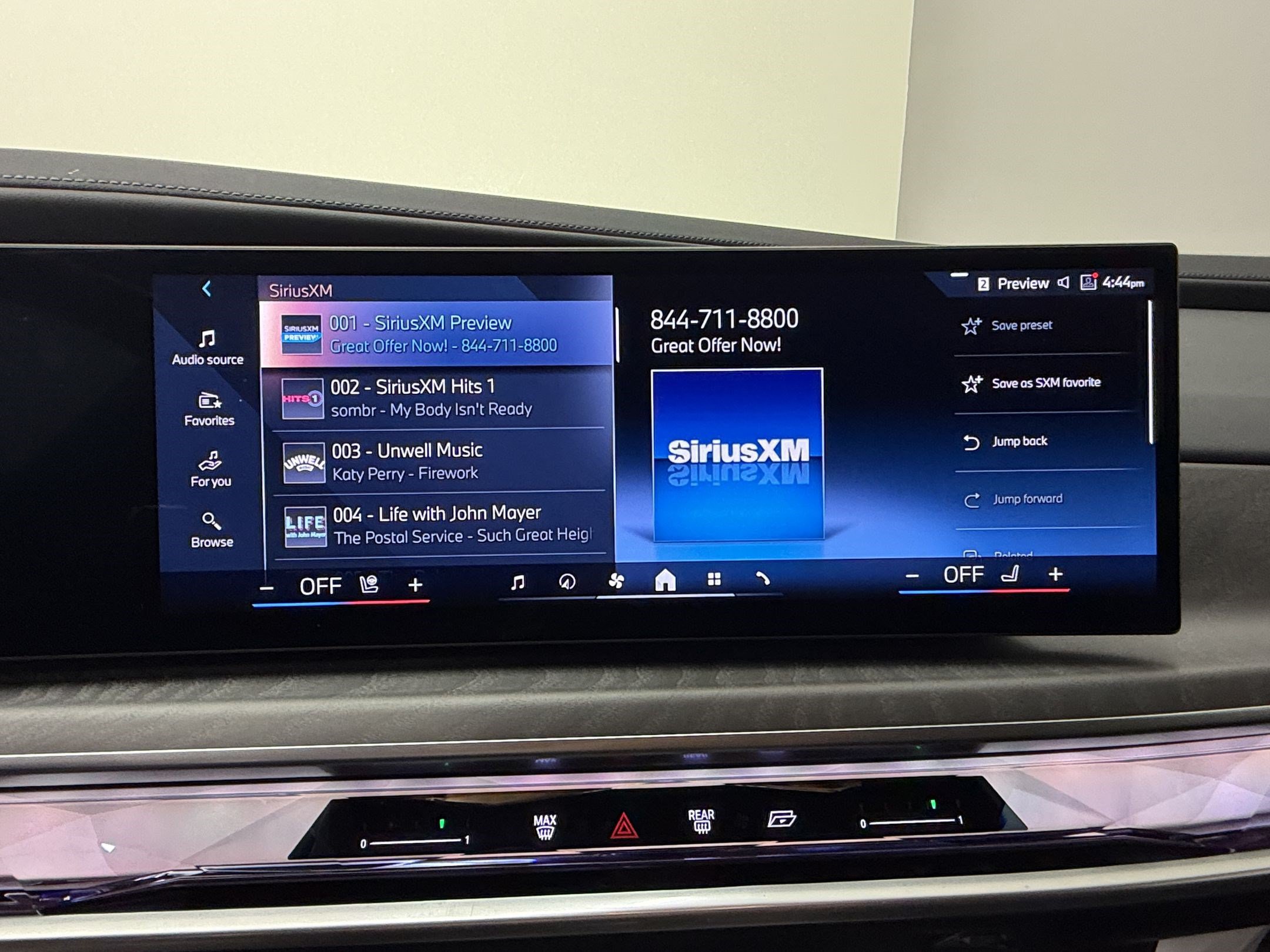 Certified 2025 BMW 740i w/ Premium Package RWD image 21