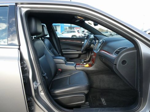 Used 2014 Chrysler 300 image 10