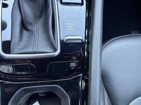 Used 2024 Jeep Compass Limited image 25