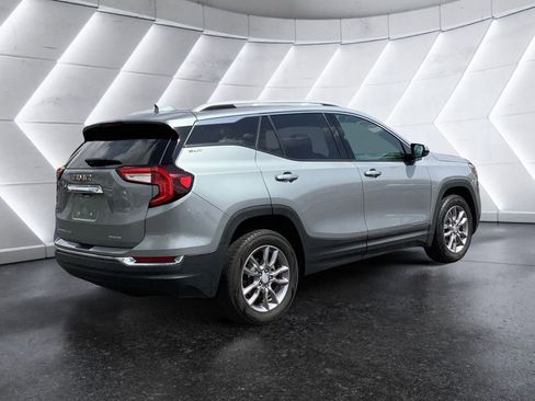 Used 2024 GMC Terrain SLT image 4