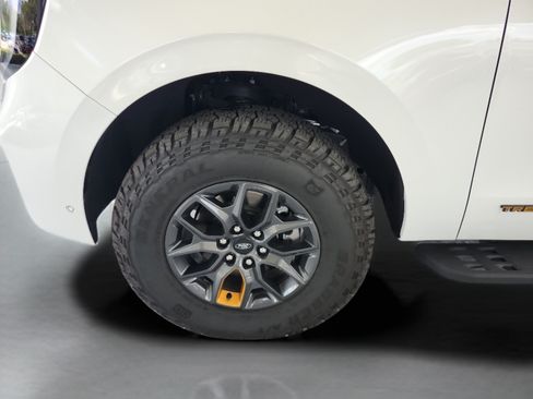 Certified 2025 Ford Expedition Tremor AWD/4WD image 8