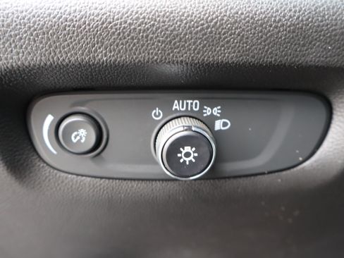 Used 2023 Chevrolet Traverse LT w/ LPO, Cargo Package AWD/4WD image 18
